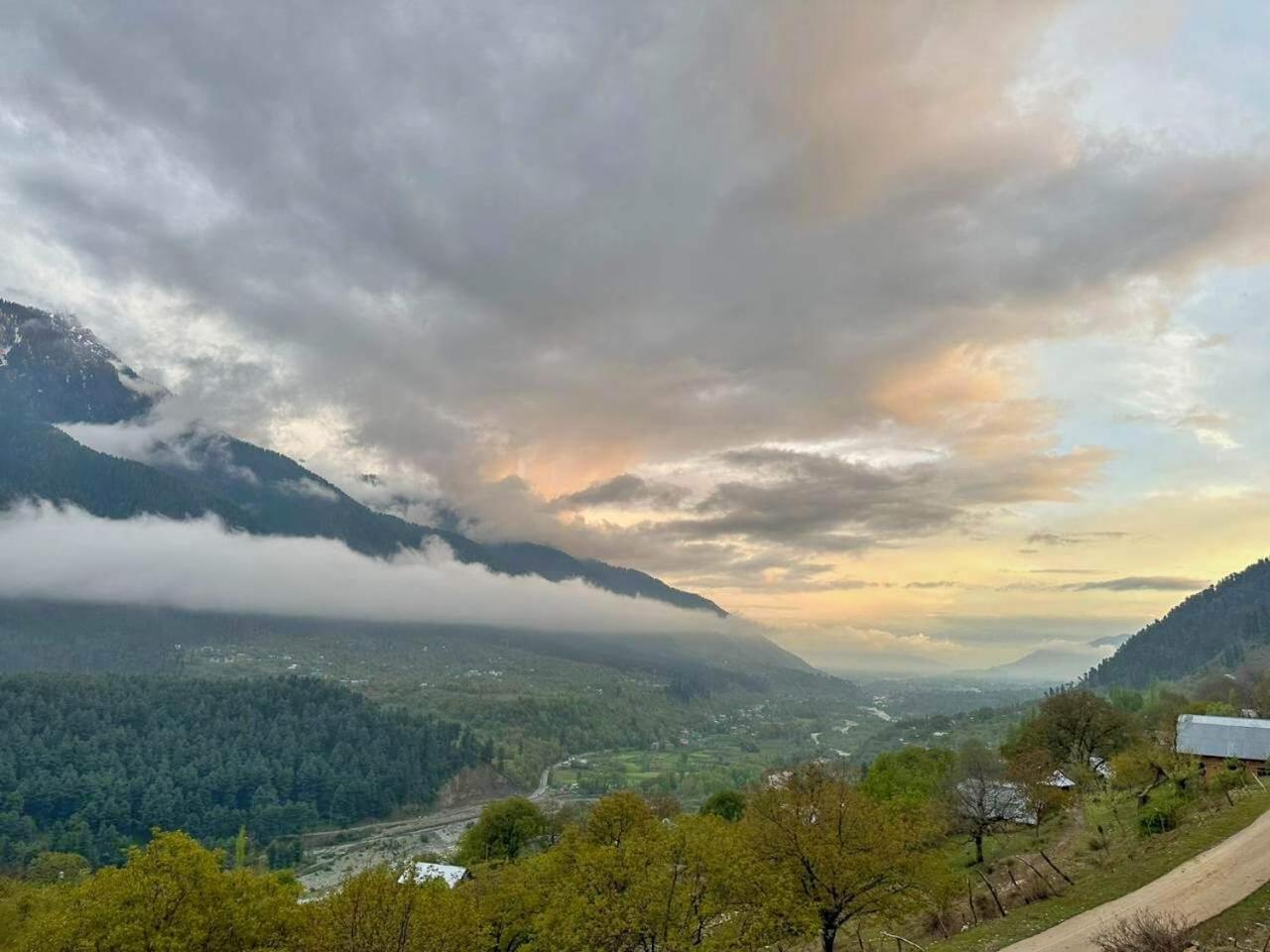 Cliff Cottage Pahalgam, Kashmir Batakut Eksteriør billede