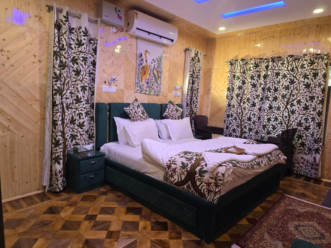 Cliff Cottage Pahalgam, Kashmir Batakut Eksteriør billede